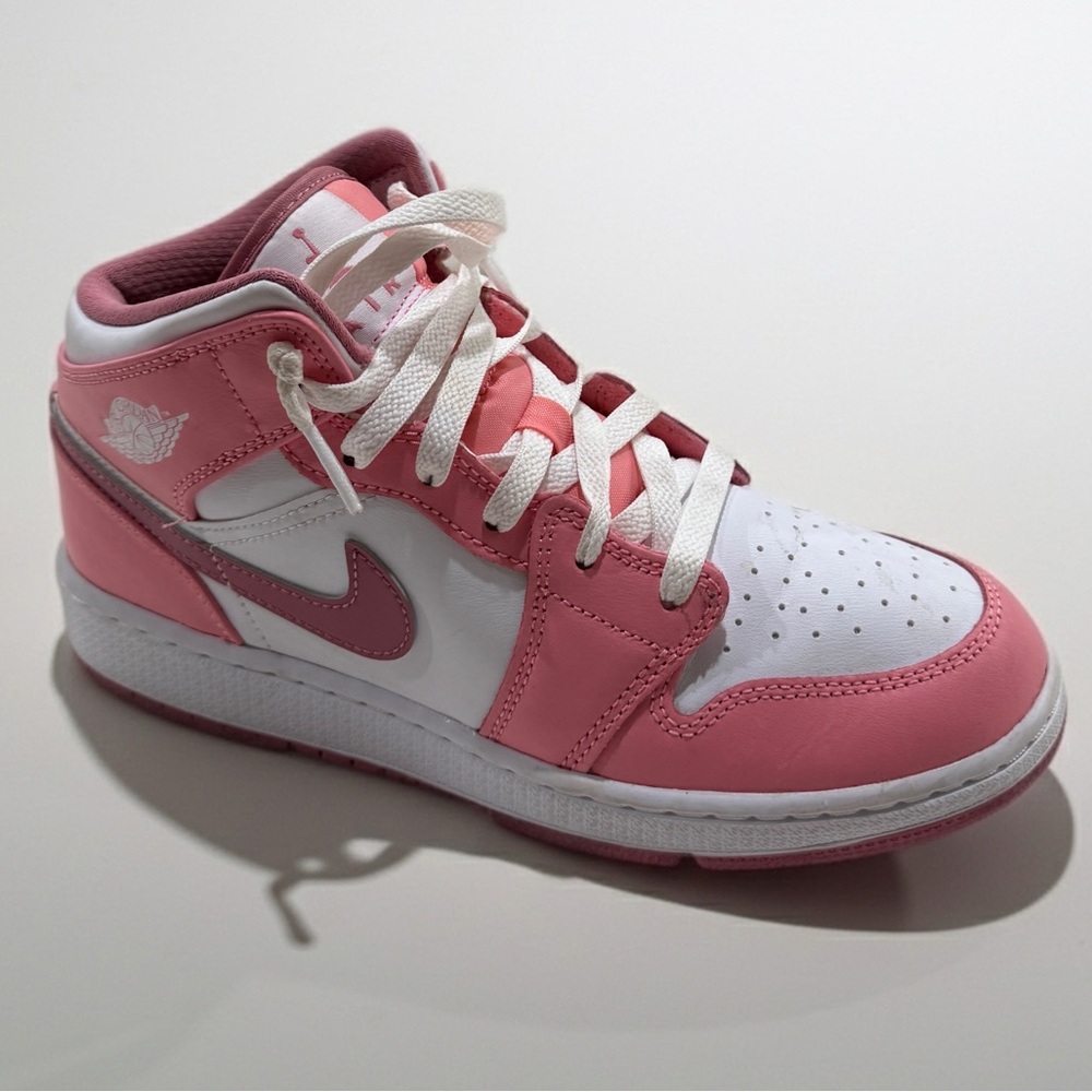 Nike Air Jordan 1 Mid GS Valentine’s Day 2023>Coral Chalk Pink White 7.5 Womens